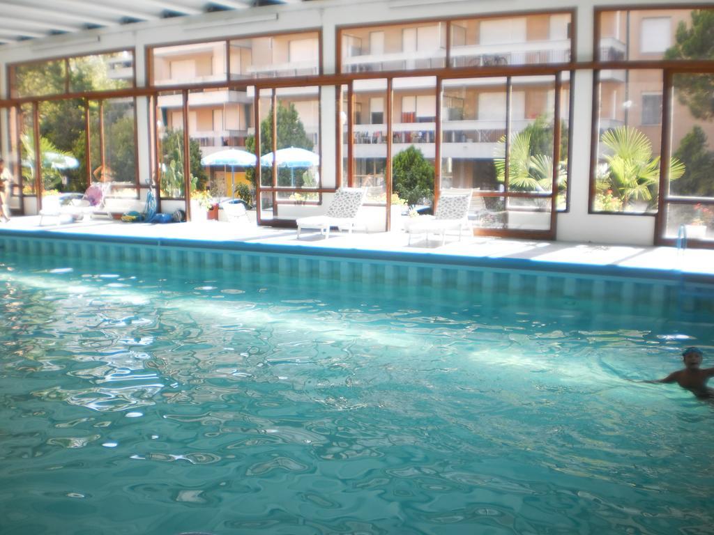 Hotel Plaza Градо Екстер'єр фото